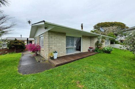 Photo of property in 81 Riversdale Drive, Merrilands, New Plymouth, 4312