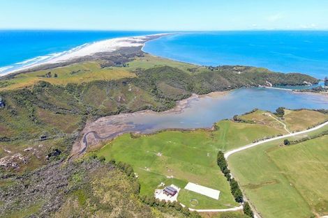 Photo of property in 102 Wharariki Road, Puponga, Collingwood, 7073