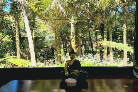 Photo of property in 10-12 Glenesk Road, Piha, New Lynn, 0772