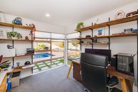 Photo of property in 165 Pacific Drive, Fitzherbert, Palmerston North, 4410