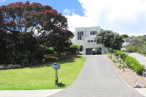 Photo of property in 72 Waitea Road, Muriwai, Waimauku, 0881