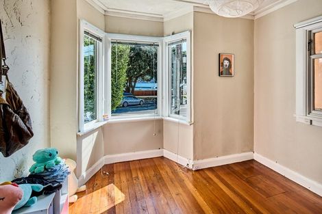 Photo of property in 122 Oriental Parade, Oriental Bay, Wellington, 6011