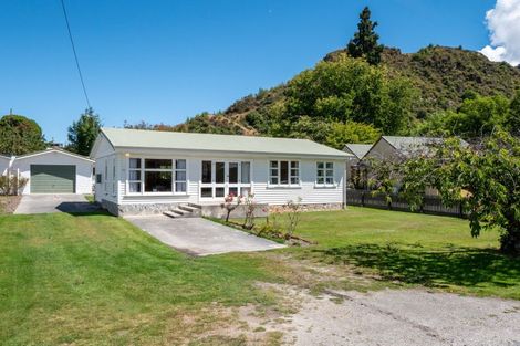 Photo of property in 14 Caernarvon Street, Arrowtown, 9302