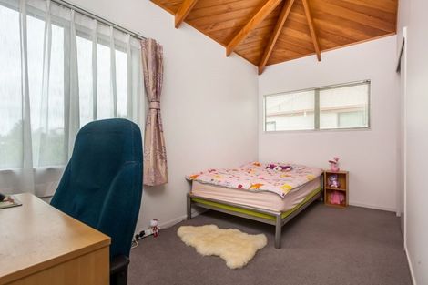 Photo of property in 1/6 Glucina Avenue, West Harbour, Auckland, 0618