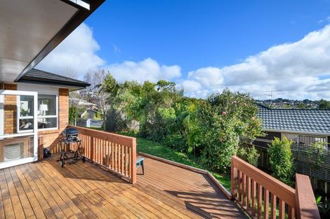 Photo of property in 14 Kerlin Crescent, West Harbour, Auckland, 0618