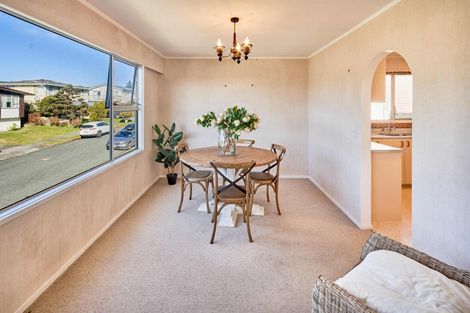 Photo of property in 18 Rembrandt Avenue, Tawa, Wellington, 5028