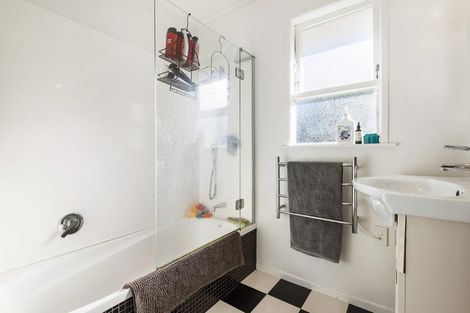 Photo of property in 10 Aplin Place, Birkdale, Auckland, 0626