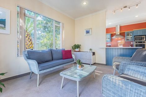 Photo of property in 43 Quadrant Heights, Paraparaumu, 5032