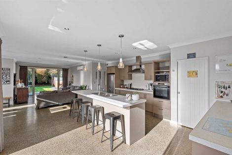 Photo of property in 28 Linkwater Way, Parklands, Christchurch, 8083