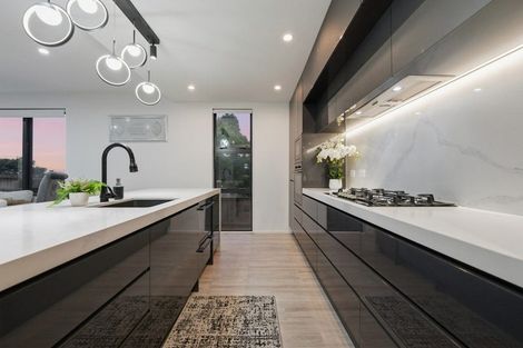 Photo of property in 7d Babich Road, Henderson Valley, Auckland, 0614