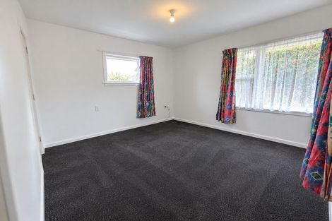 Photo of property in 63 Liverton Crescent, Bishopdale, Christchurch, 8053
