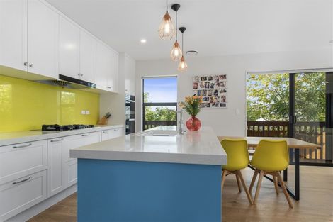 Photo of property in 2/8 Dallinghoe Crescent, Milford, Auckland, 0620