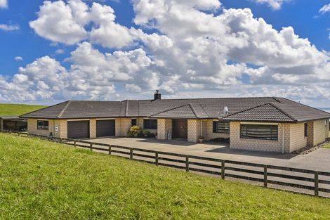 Photo of property in 1880 South Head Road, South Head, Helensville, 0874