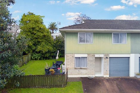 Photo of property in 2/37 Seabrook Avenue, New Lynn, Auckland, 0600