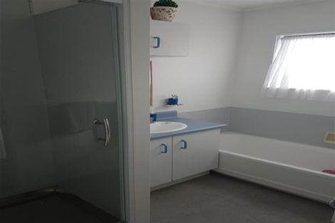 Photo of property in 1a Christina Avenue, Te Atatu South, Auckland, 0602