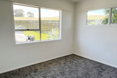 Photo of property in 17 Sumich Place, West Harbour, Auckland, 0618