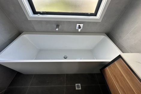 Photo of property in 25a Borrowdace Avenue, Botany Downs, Auckland, 2010