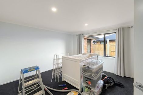 Photo of property in 14 Chestnut Close, Kelvin Grove, Palmerston North, 4414