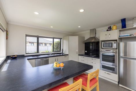 Photo of property in 33 Gandalf Crescent, Paraparaumu, 5032