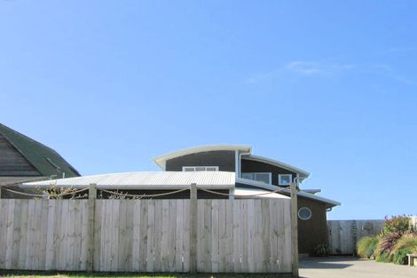 Photo of property in 111 Karewa Parade, Papamoa Beach, Papamoa, 3118