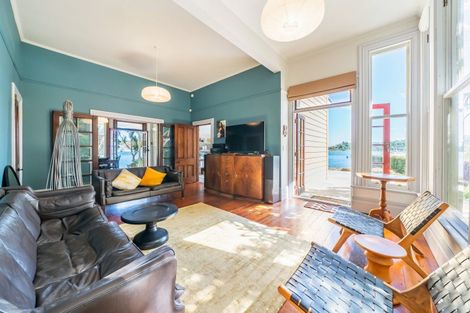 Photo of property in 55 Paremata Road, Paremata, Porirua, 5024