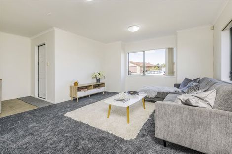 Photo of property in 34 Tussock Avenue, Mangere, Auckland, 2022
