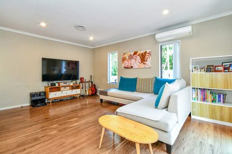 Photo of property in 11 Murrayfield Lane, Manurewa, Auckland, 2105