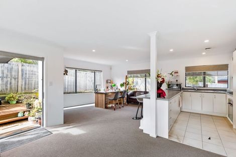 Photo of property in 12 Roy Maloney Drive, Henderson, Auckland, 0612