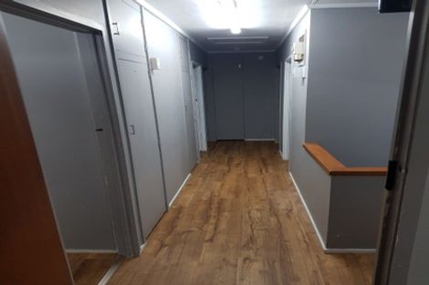 Photo of property in 35 Easton Park Parade, Glenfield, Auckland, 0629