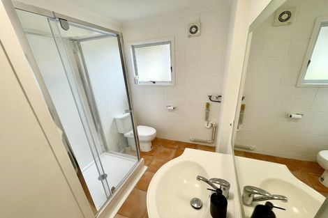 Photo of property in 2/56 Knightsbridge Drive, Forrest Hill, Auckland, 0620