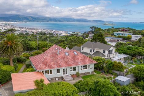 Photo of property in 39 Maungaraki Road, Korokoro, Lower Hutt, 5012