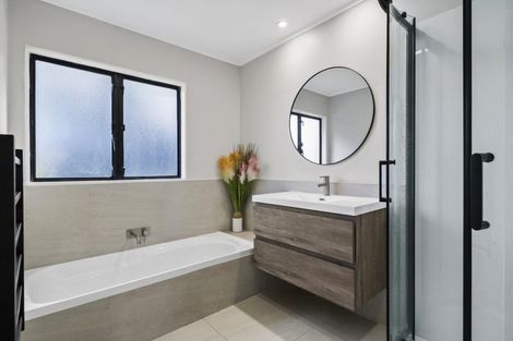 Photo of property in 66b Kurnell Drive, Botany Downs, Auckland, 2010