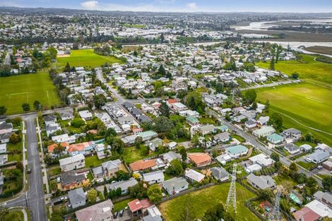 Photo of property in 52 Beaubank Road, Kelston, Auckland, 0602