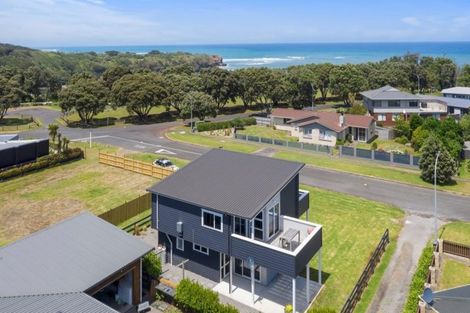 Photo of property in 5 Dorset Street, Opunake, 4616