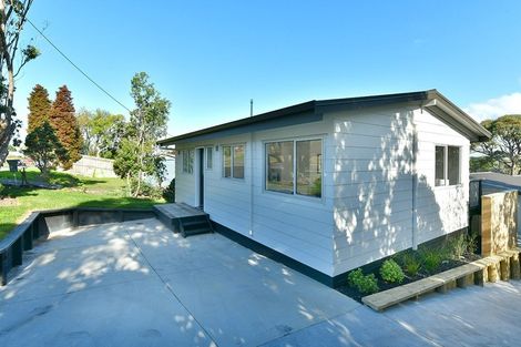 Photo of property in 17 Shakespear Road, Army Bay, Whangaparaoa, 0930