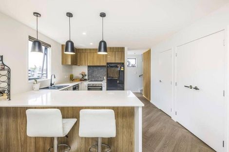 Photo of property in 1/11 Lewis Road, Pakuranga, Auckland, 2010