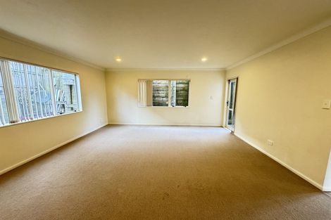Photo of property in 4 Highgrove Lane, Totara Vale, Auckland, 0632