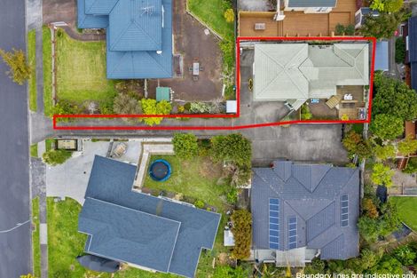 Photo of property in 1/28 Wiltshire Place, Somerville, Auckland, 2014