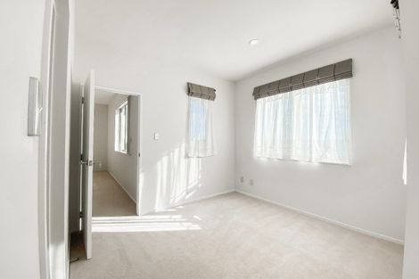 Photo of property in 21 Loughros Place, Pinehill, Auckland, 0632