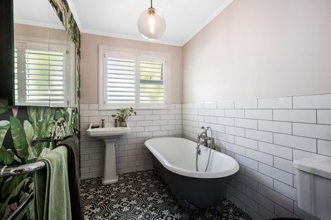 Photo of property in 138 Mana Esplanade, Paremata, Porirua, 5026