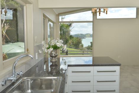 Photo of property in 43 Tahunatapu Road, Parua Bay, Whangarei, 0174