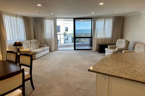 Photo of property in 4a/173 Hurstmere Road, Takapuna, Auckland, 0622