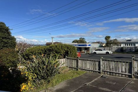 Photo of property in 959a Beach Road, Torbay, Auckland, 0630