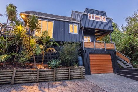Photo of property in 27 Rosecamp Road, Beach Haven, Auckland, 0626