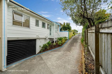 Photo of property in 2/3a Kirrie Avenue, Te Atatu South, Auckland, 0610