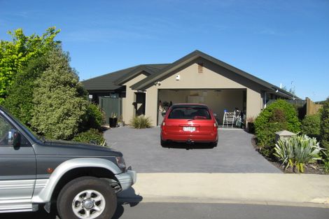 Photo of property in 11 Baltic Place, Northwood, Christchurch, 8051