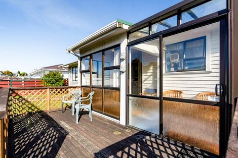 Photo of property in 44 Reid Avenue, Hawera, 4610