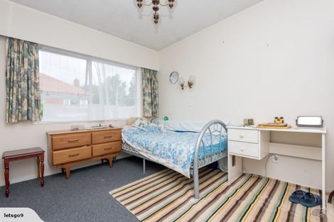 Photo of property in 2/62 Uxbridge Road, Mellons Bay, Auckland, 2014