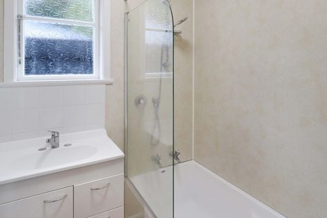 Photo of property in 22 Victory Crescent, Tawa, Wellington, 5028