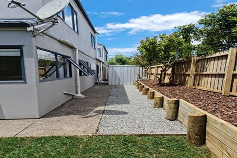Photo of property in 1/35 Highgrove Lane, Totara Vale, Auckland, 0632